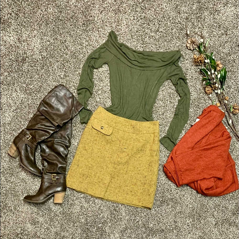 Woman’s 100% Wool Mustard Yellow Speckle Liz Claiborne Short Pencil Skirt Size 6